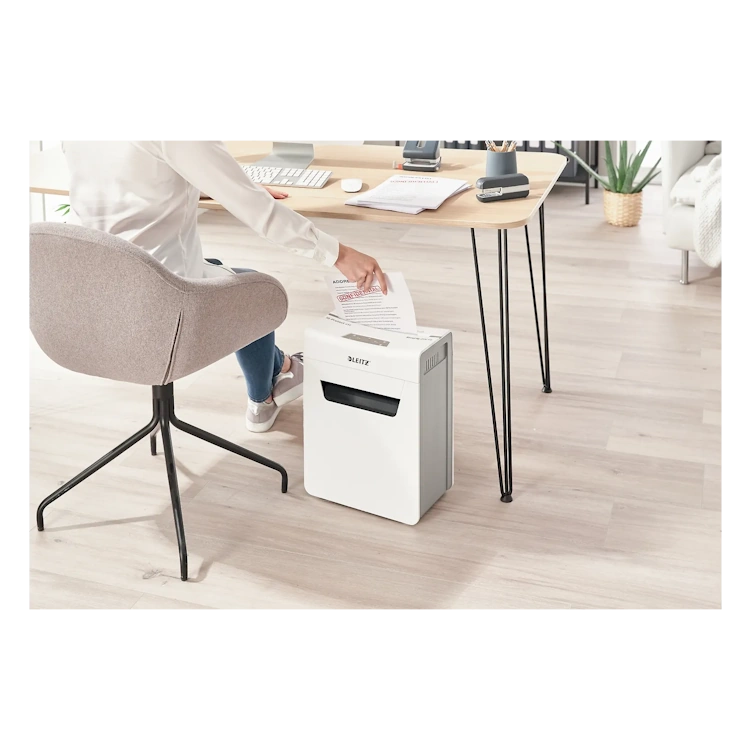 Leitz IQ Protect 4 paperisilppuri P5 8 Leitz IQ Protect 4 paperisilppuri P5 8