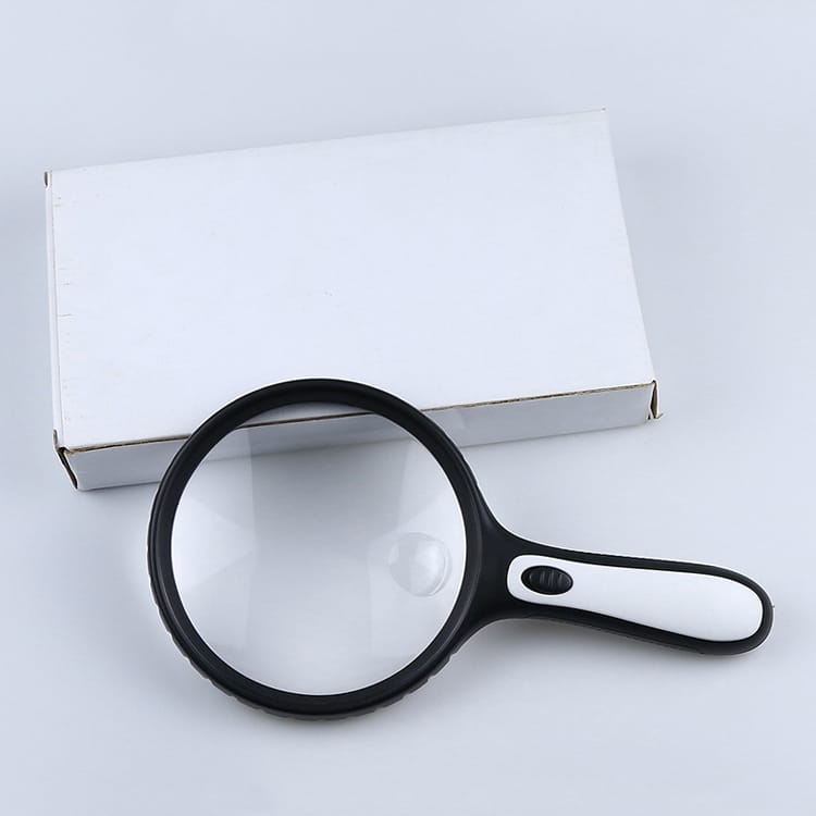 XT-4986E 10X suurennuslasi LED-valolla 3 XT-4986E 10X suurennuslasi LED-valolla 3